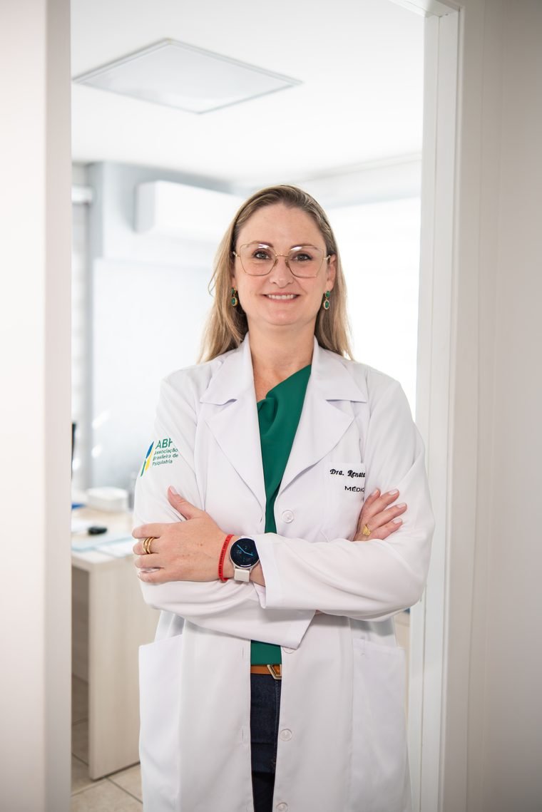 Dra. Renata, medicina do estilo de vida com foco em saúde mental, CRM 29081