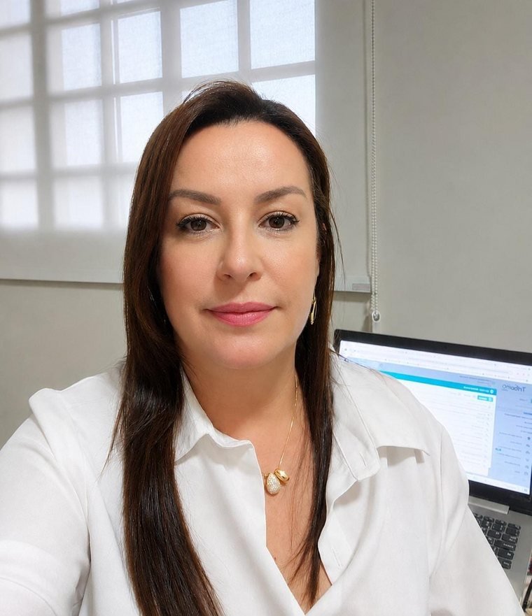 Silvia, secretária da Clínica Viva Melhor